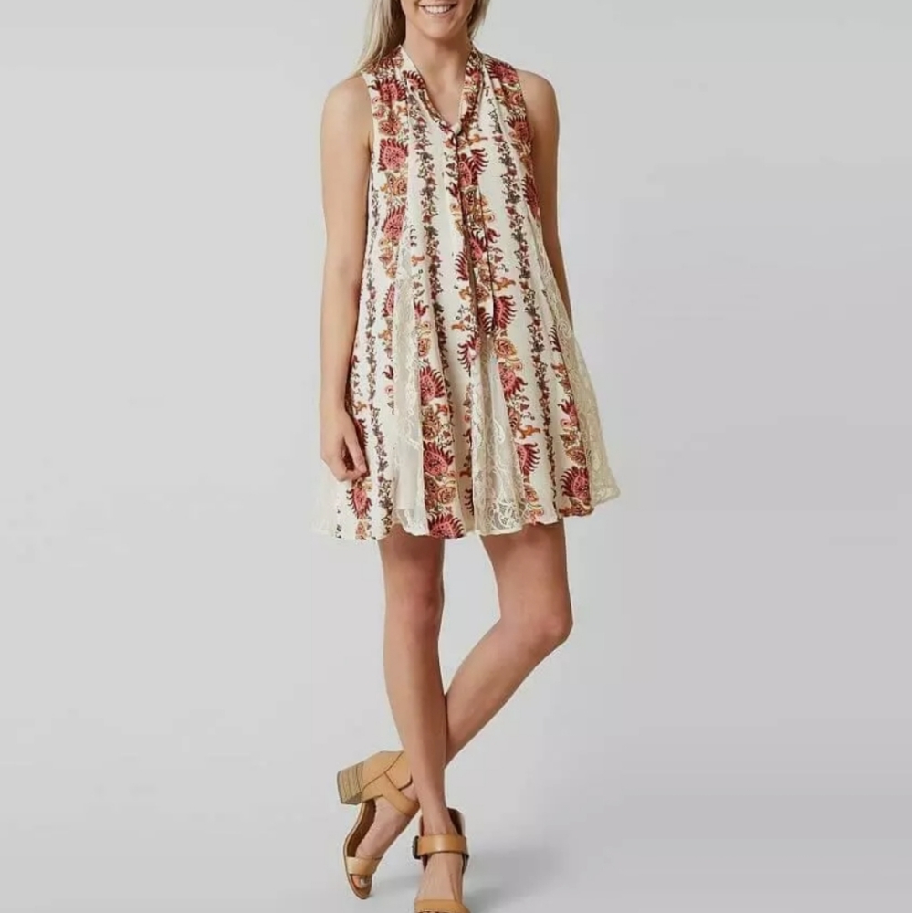 Buckle Coco + Jaimeson floral lace sleevless dress - Picture 1 of 9